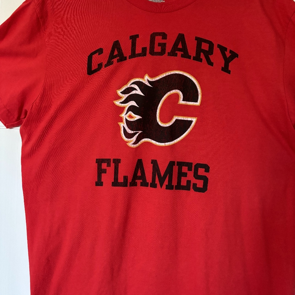 Retro Calgary Flames men's tee